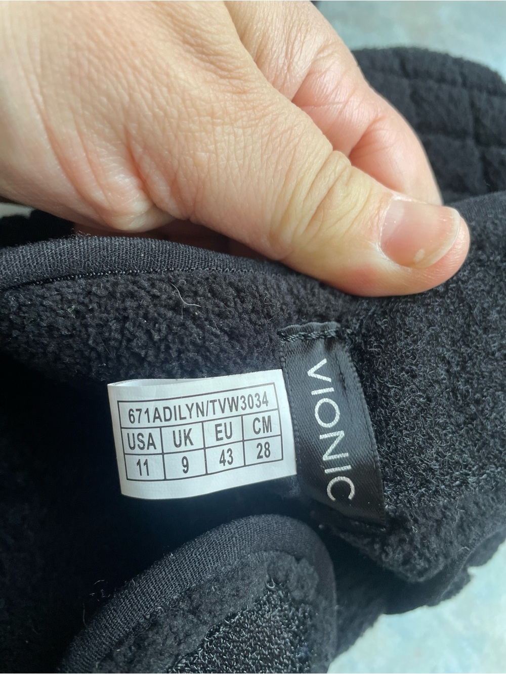 Vionic Women's Quilted Black Slip-On Slippers - Picture 3 of 8